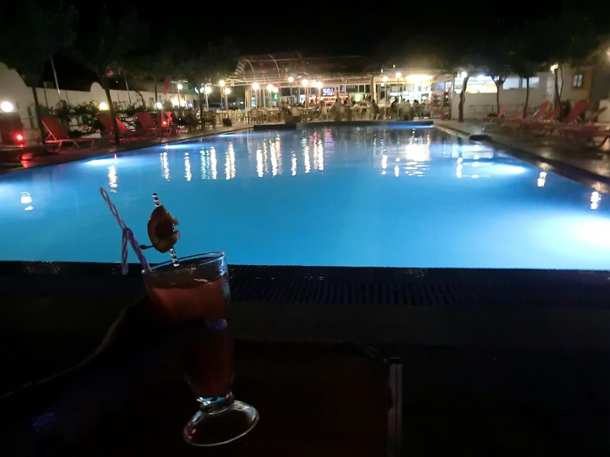 Santorini Camping&Hostel Fira  Dış mekan fotoğraf